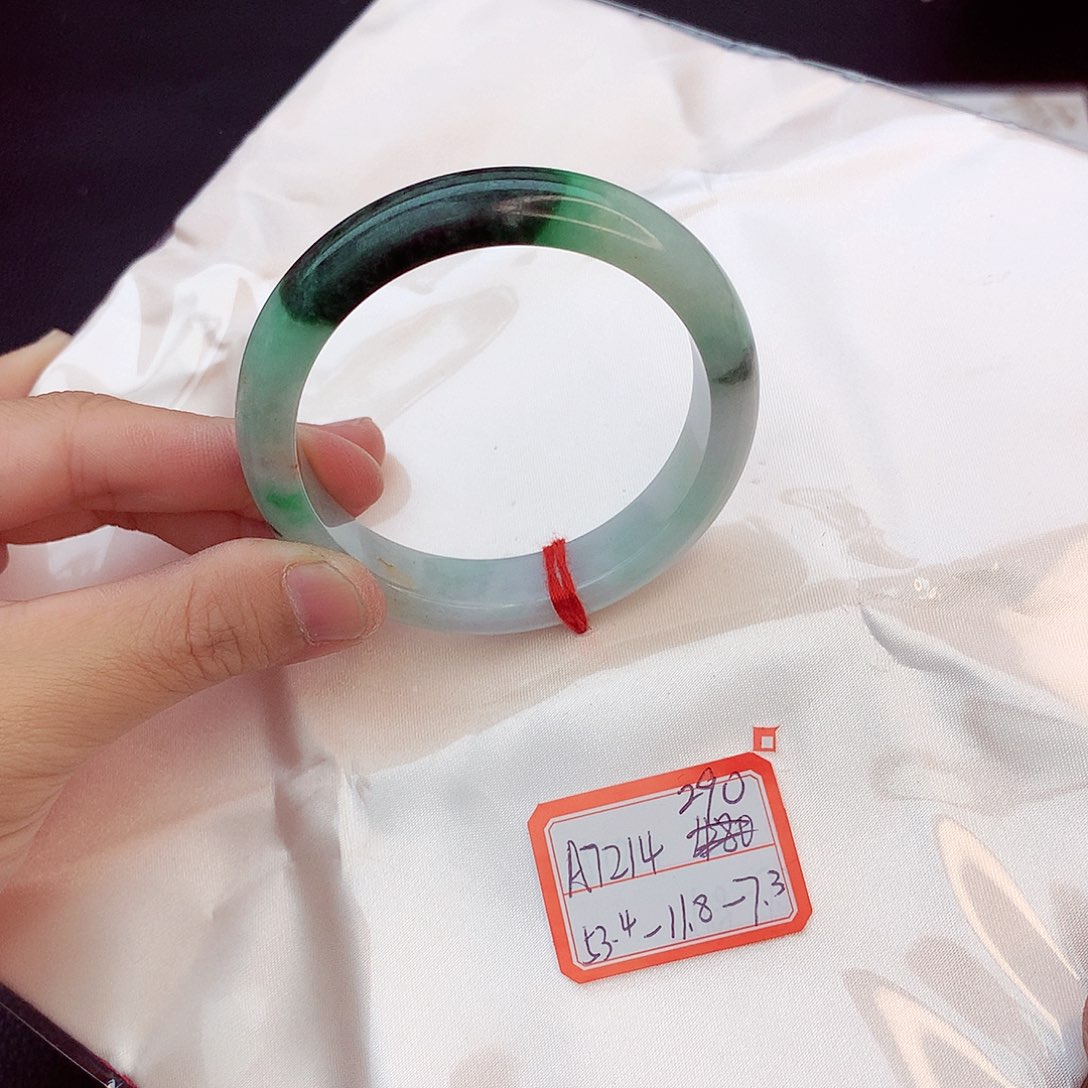 翡翠手镯未镶嵌翡翠