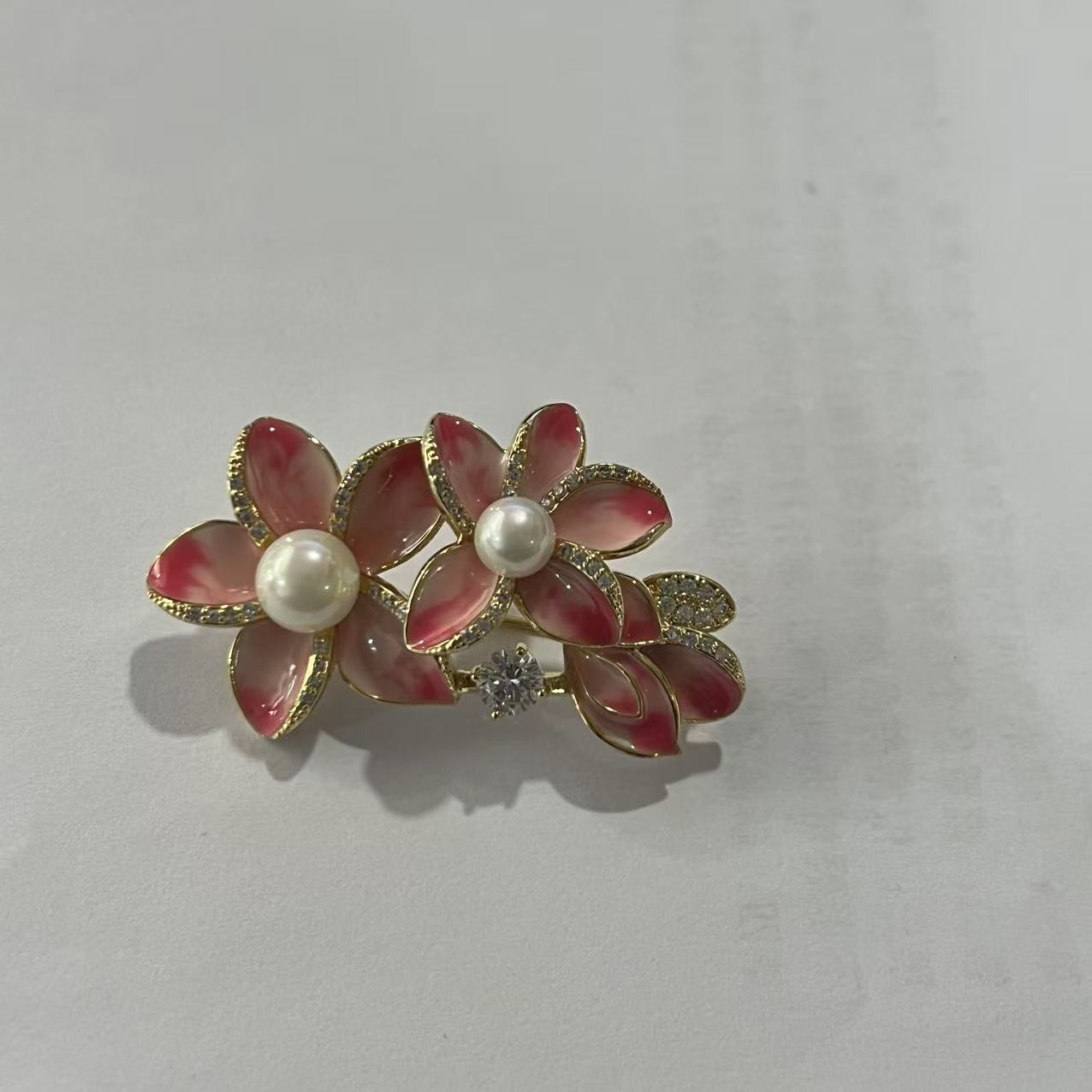 铜合金合成锆石胸针 1749 粉色五瓣花胸针