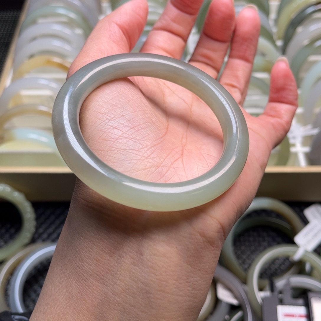 和田玉未镶嵌手镯55.5圈