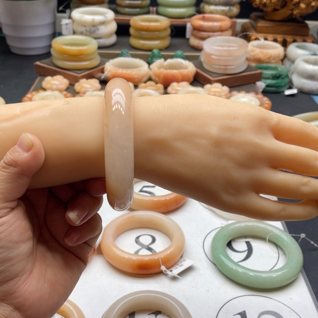 萱***轩石英岩玉未镶嵌手镯