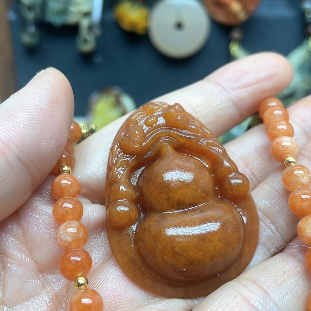 未镶嵌蛇纹石玉颈饰