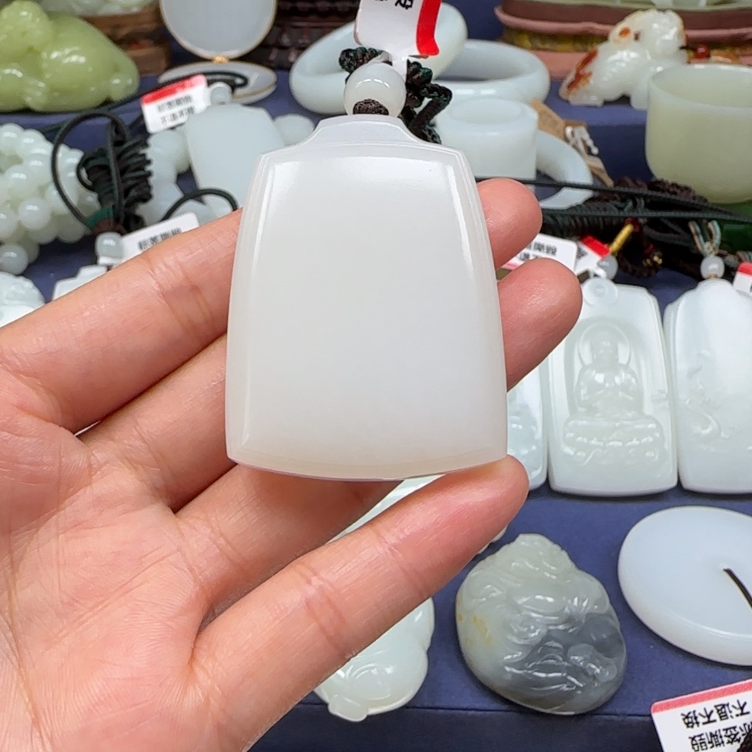 盖***虎未镶嵌和田玉挂件