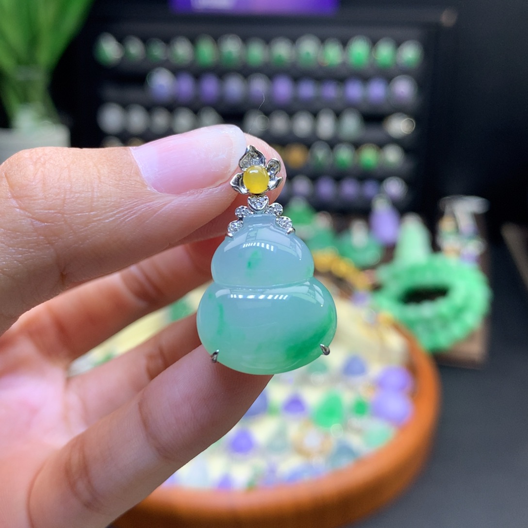 翡翠18K金镶嵌颈饰