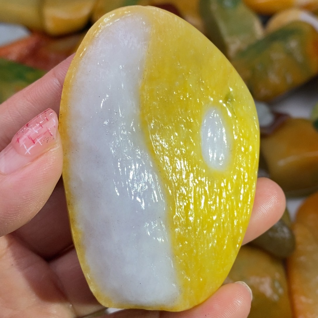 翡翠未镶嵌颈饰缅甸