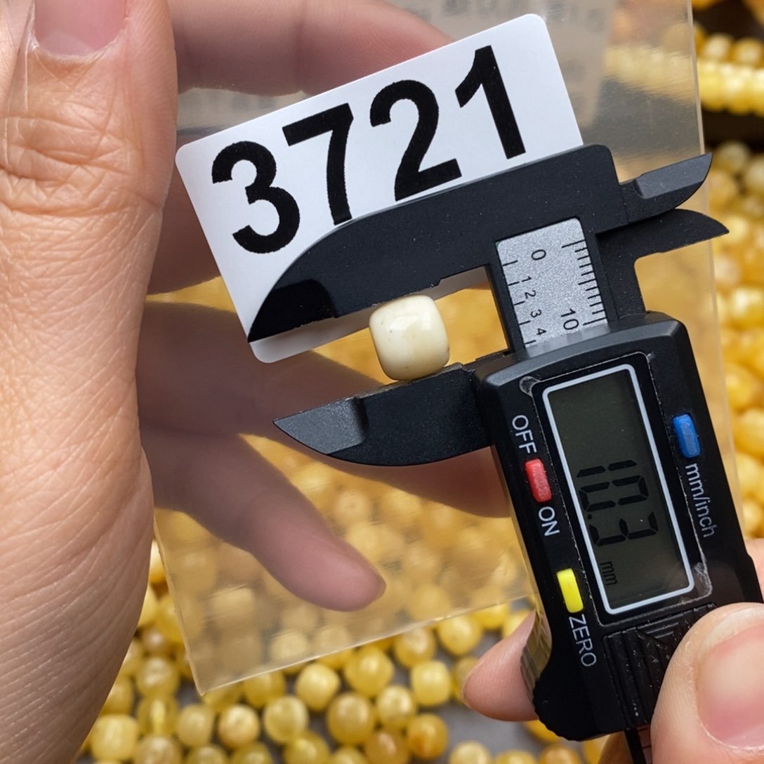 蜜蜡珠宝奇石未镶嵌