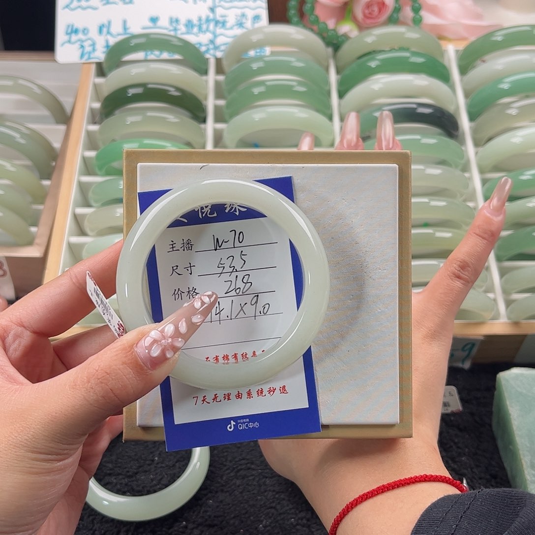 未镶嵌手镯石英质玉小**?