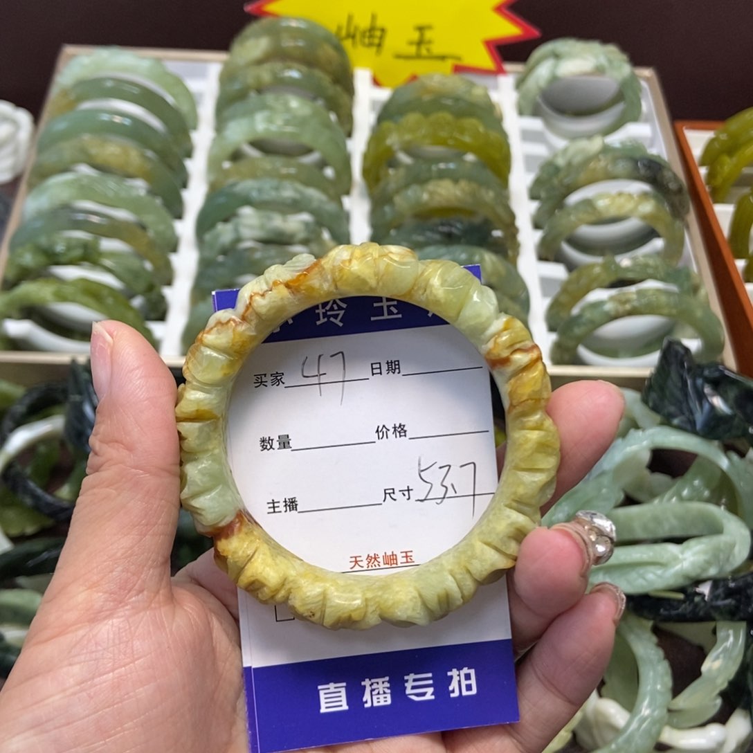 蛇纹石玉手镯未镶嵌