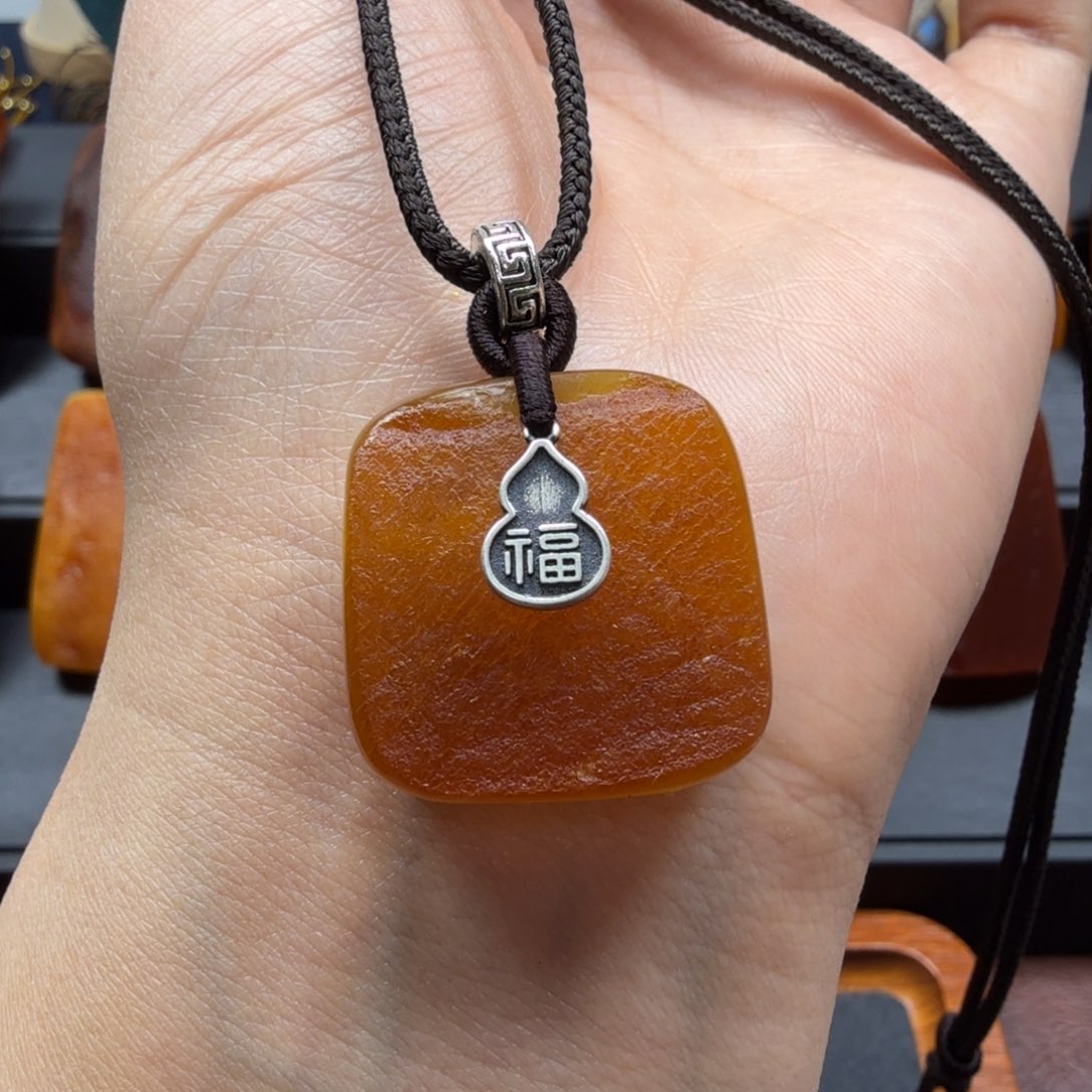 琥珀吊坠(赠链)未镶嵌