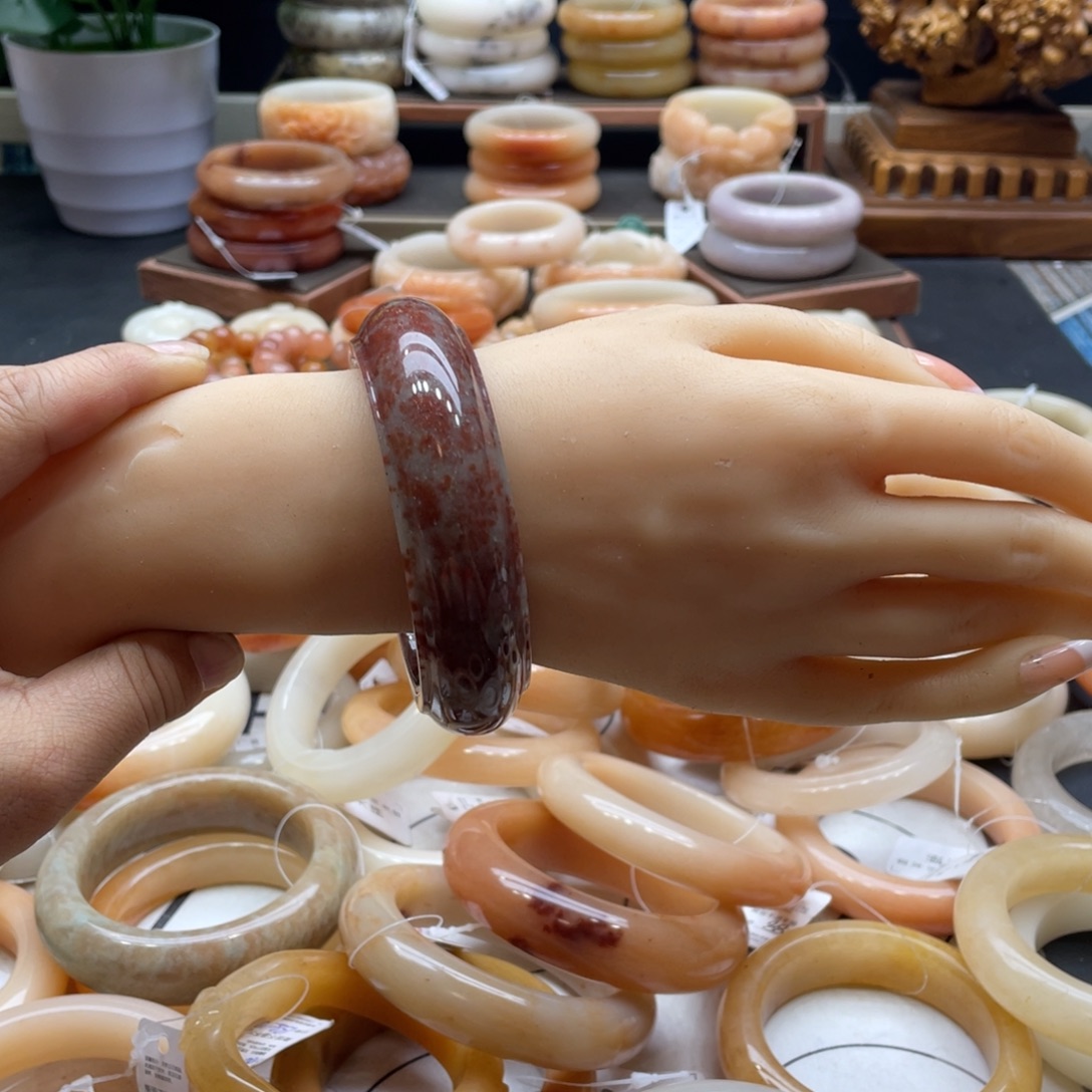 有***猫石英岩玉未镶嵌手镯