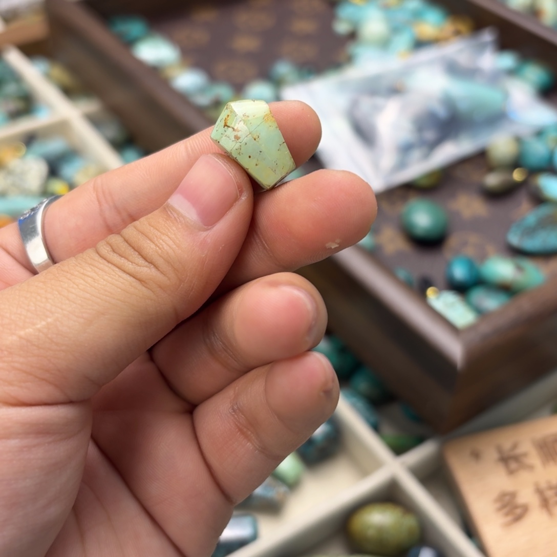 南红玛瑙未镶嵌绿松石