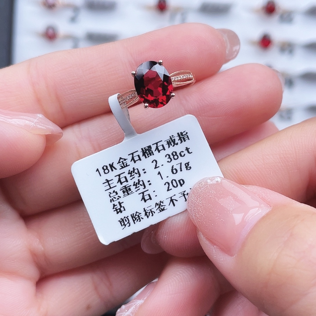 戒指18K金镶嵌石榴石