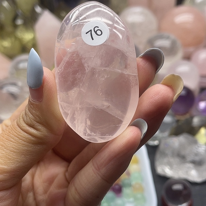甜***子水晶珠宝半成品未镶嵌76粉水晶把玩