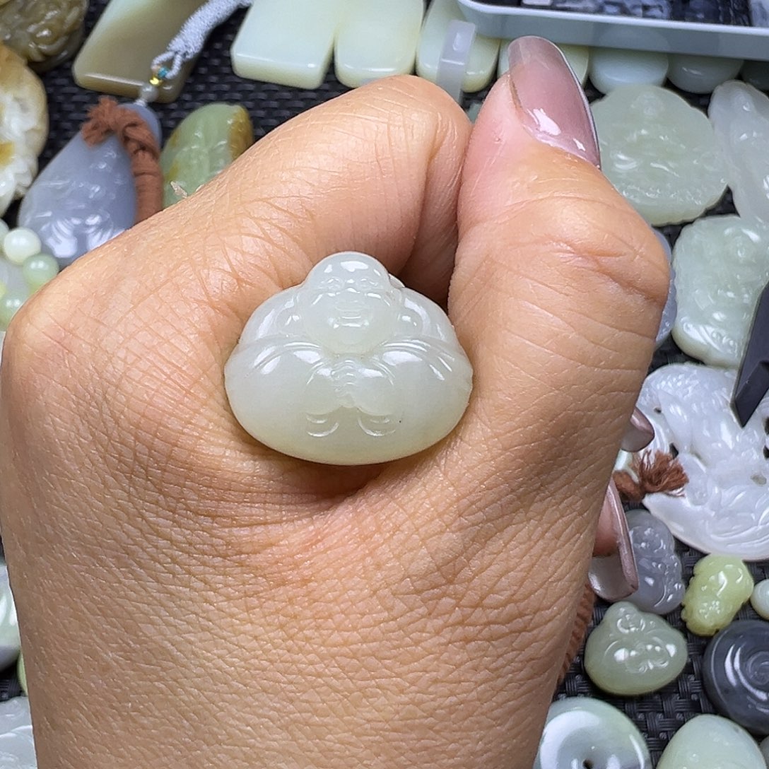 扬***️和田玉未镶嵌颈饰买断价，不退不换