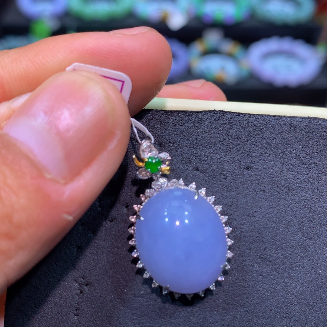 翡翠18K金镶嵌颈饰