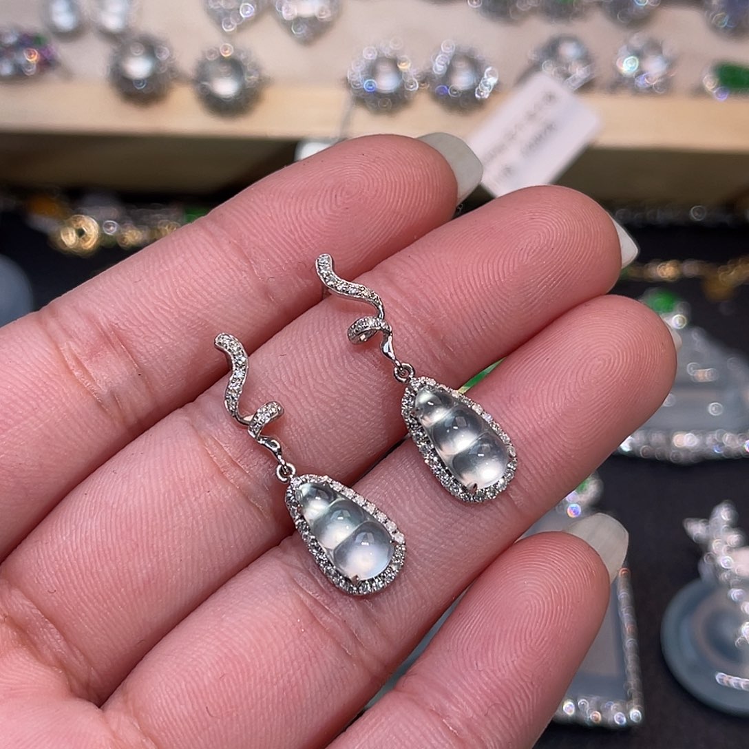 翡翠18K金镶嵌耳饰豆子