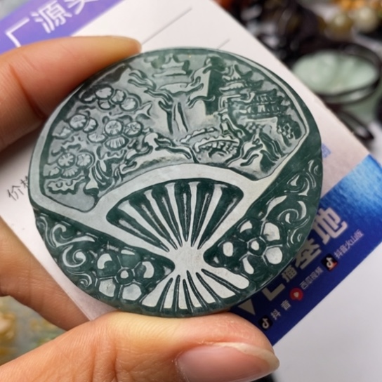 翡翠颈饰未镶嵌翡翠