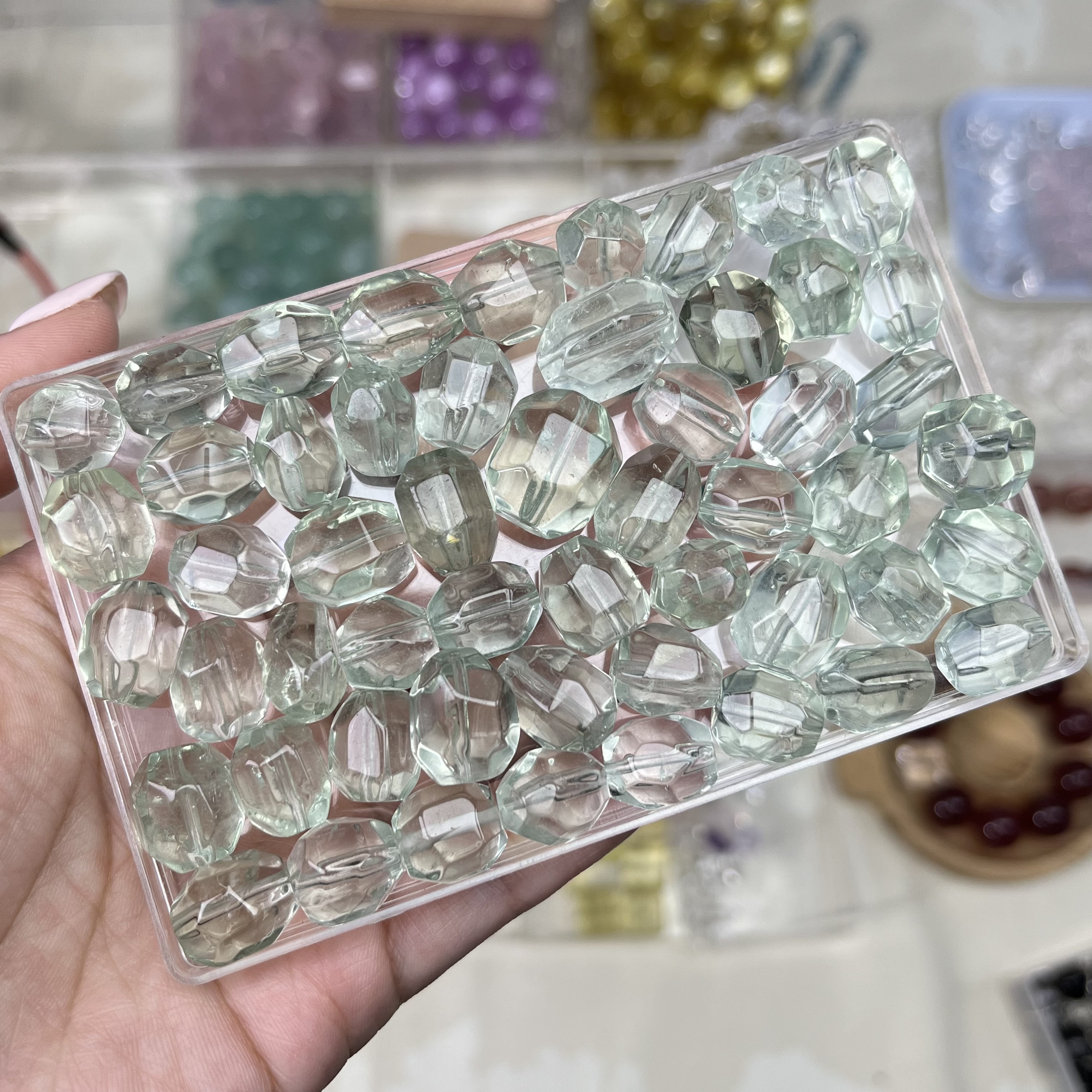 高品绿水晶随形珠单颗