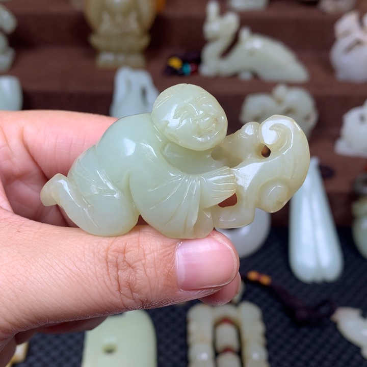 和田玉未镶嵌把件