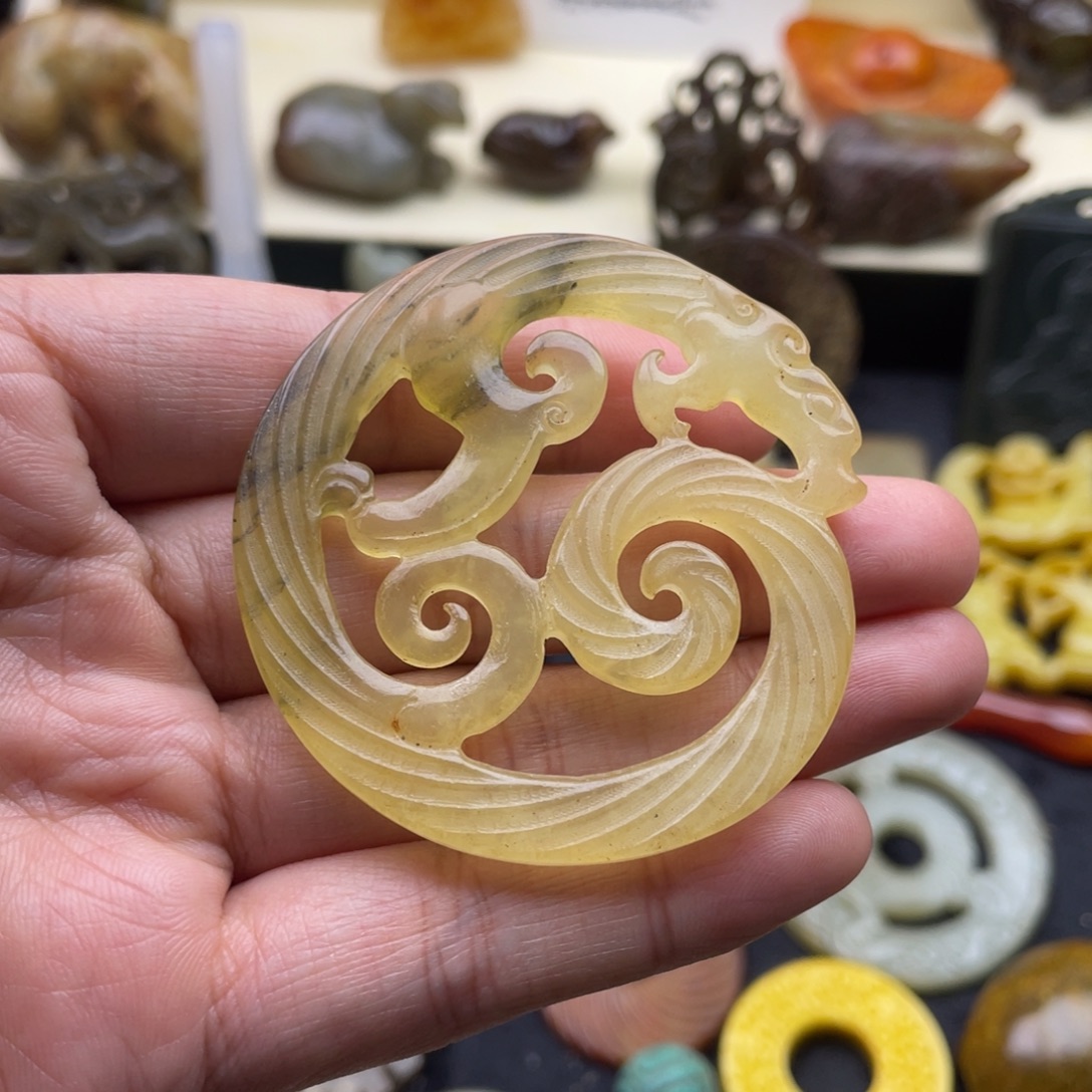 未镶嵌蛇纹石玉颈饰3