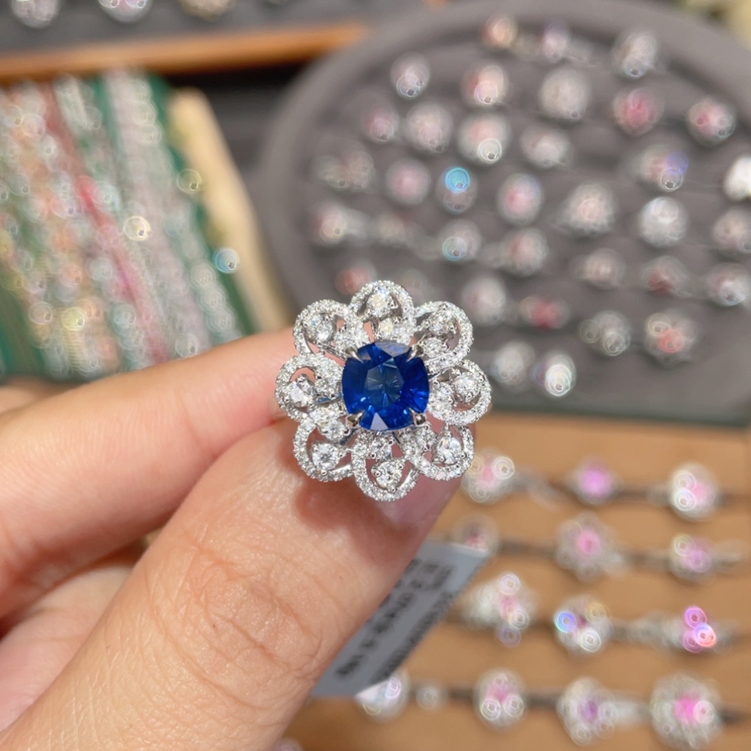 蓝宝石戒指18K金镶嵌2.07ct 皇家蓝