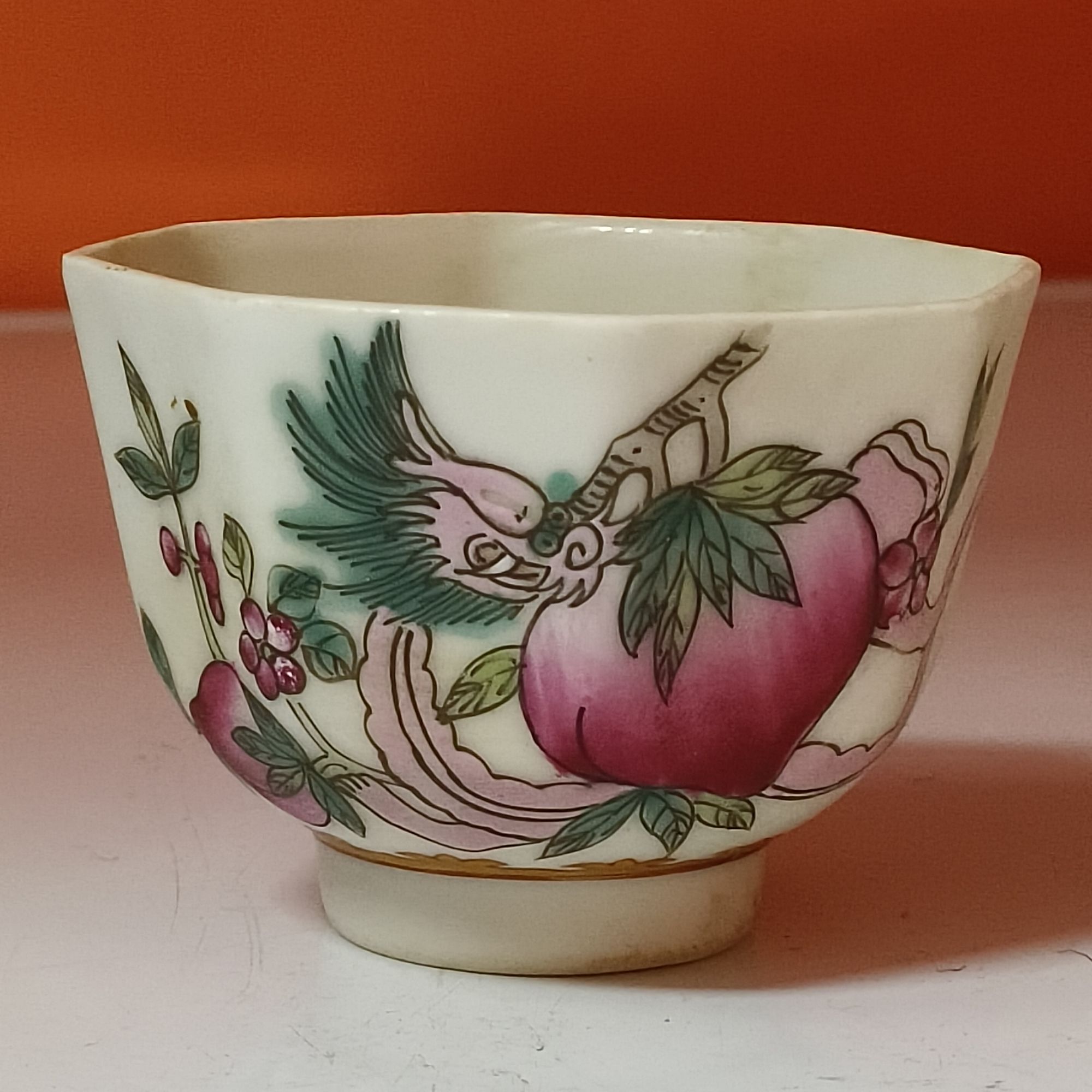 3237清同治 粉彩寿桃八棱杯 