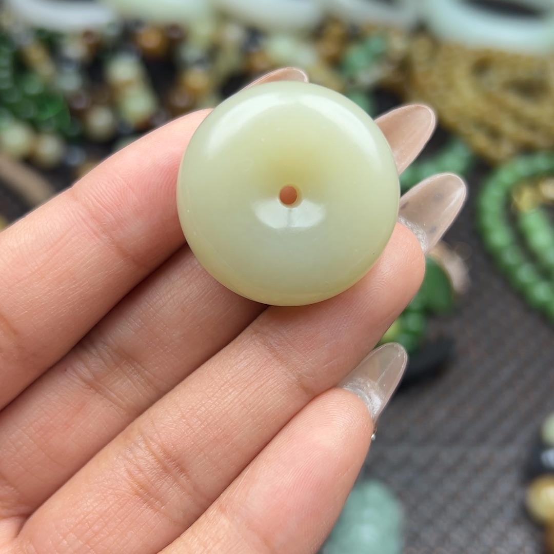 和田玉吊坠未镶嵌