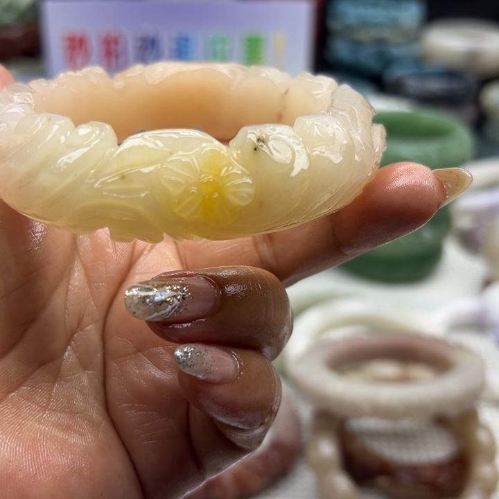 石英岩玉手镯未镶嵌