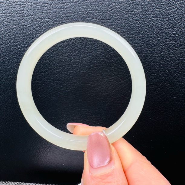 天然和田玉叮当手镯女士时尚冰透