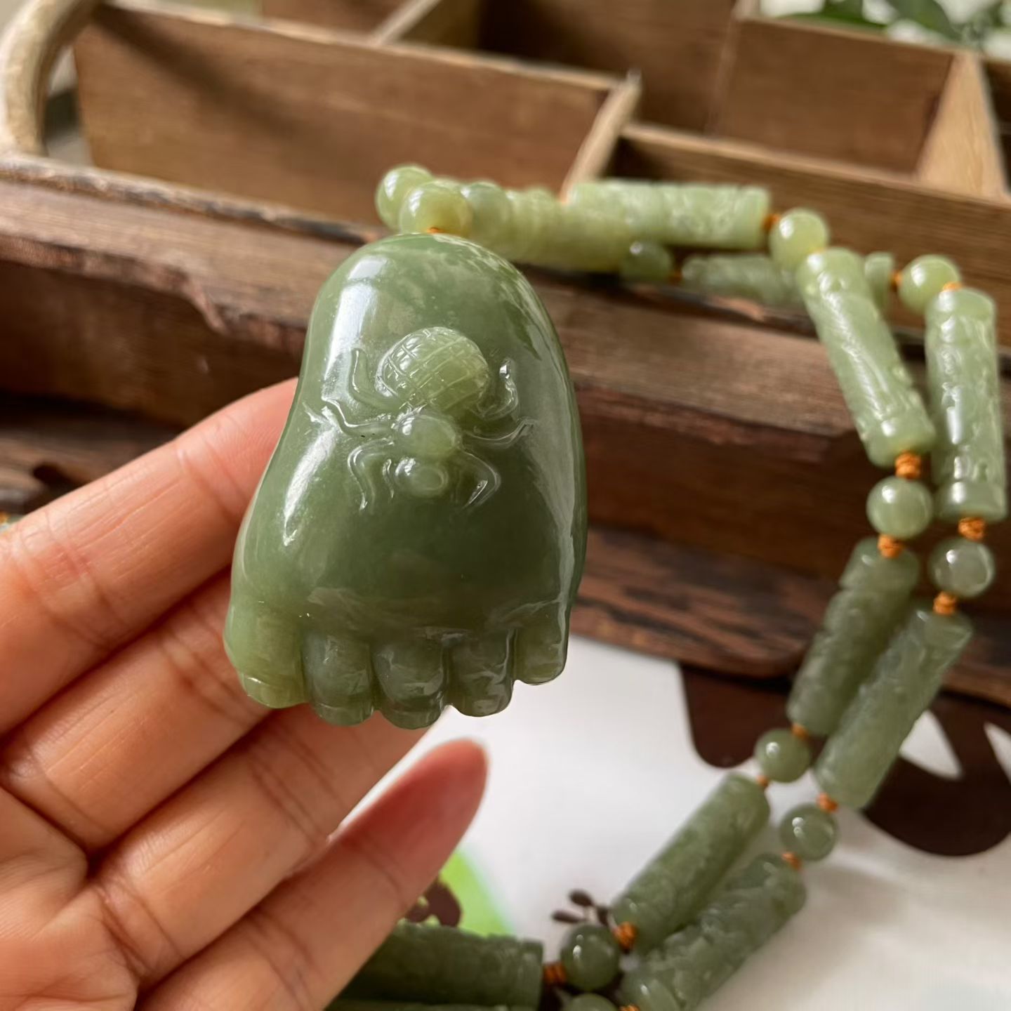 和田玉脚丫吊坠挂件项链天然玉石知足常乐。