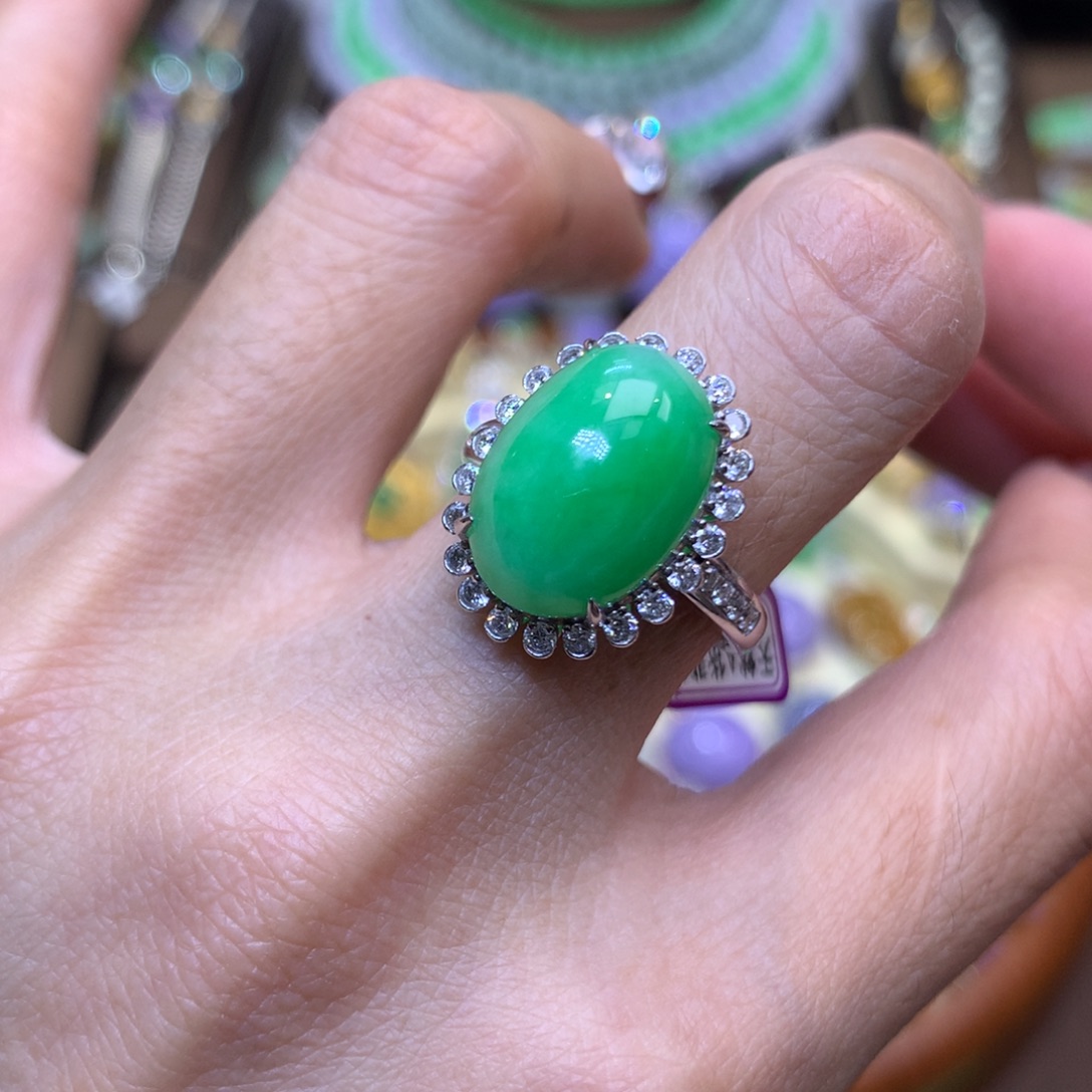 翡翠18K金镶嵌颈饰