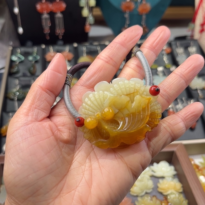 蛇纹石玉挂饰未镶嵌