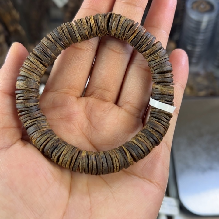 沉香碎屑沉香蓝宝石片片珠