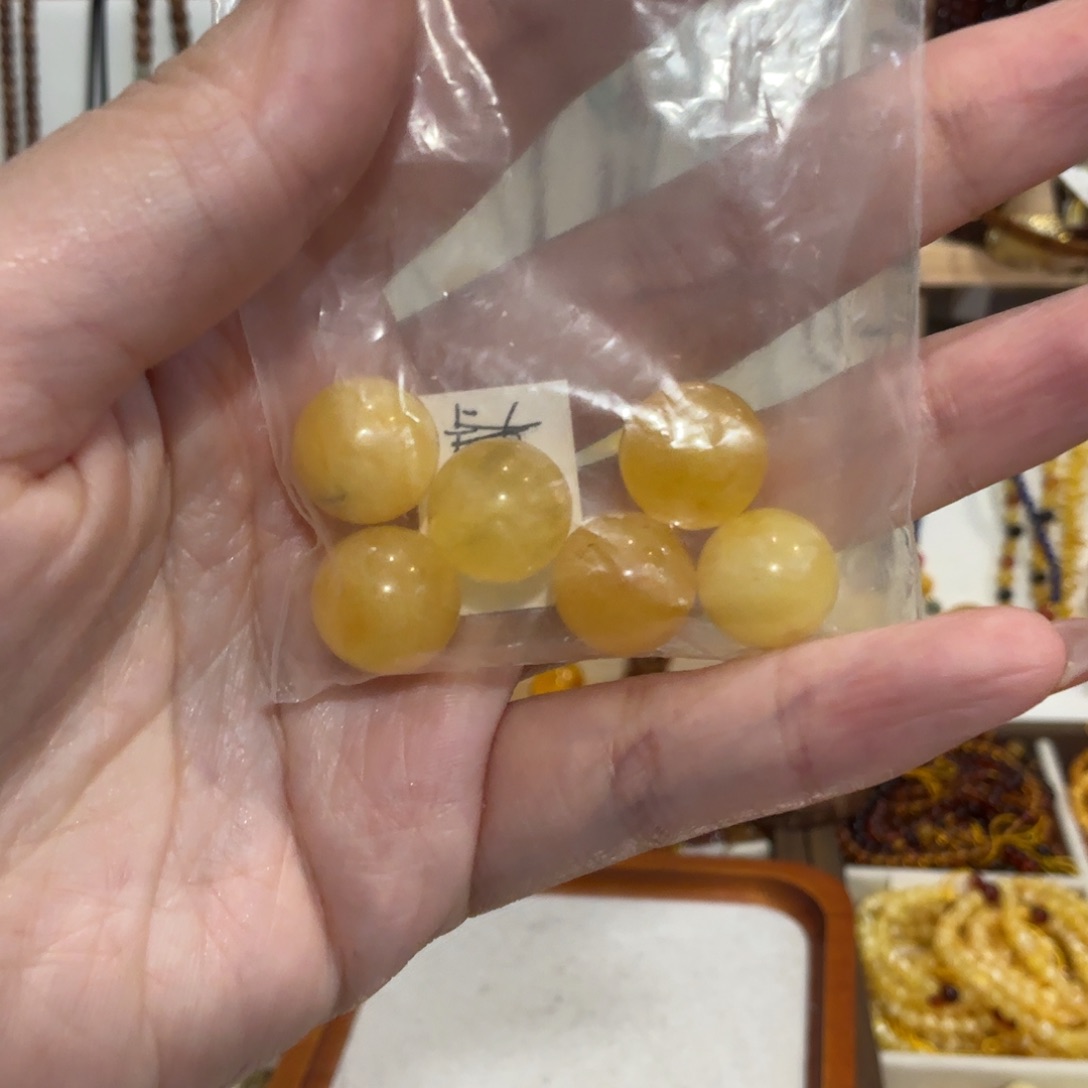 爱***娜琥珀未镶嵌颈饰单珠子