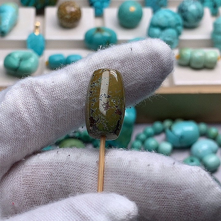 绿松石未镶嵌珠宝奇石直径11特色军绿桶珠4.2克