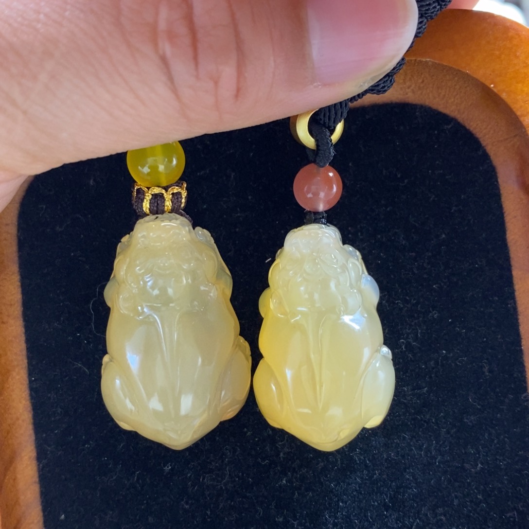 石英质玉（黄龙玉）颈饰未镶嵌参***集