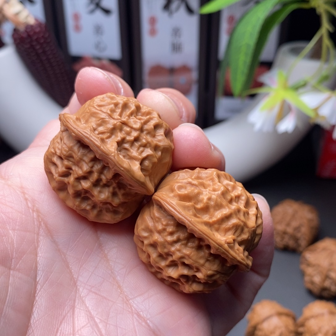 文玩核桃把件财***猫瓷娃娃37