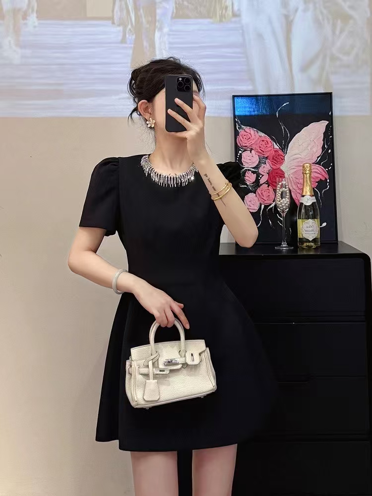 《大亭家》赫本风圆领重工钉钻流苏收腰显瘦夏季气质连衣裙