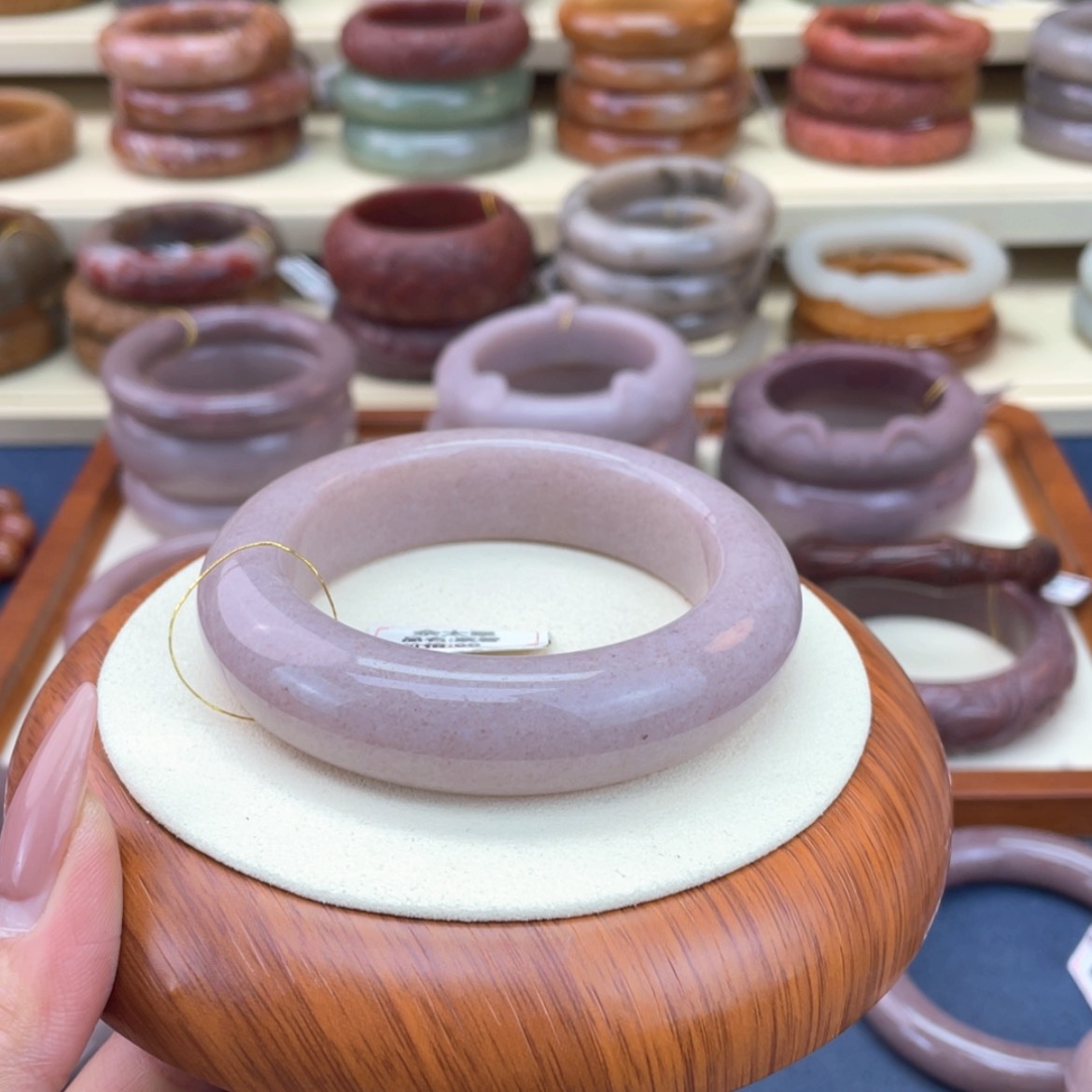 【闪购商品】石英质玉手镯未镶嵌指****光