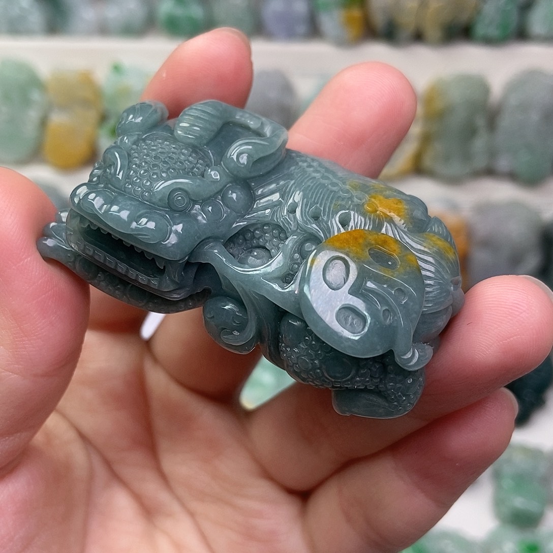 翡翠未镶嵌吊坠(赠链)