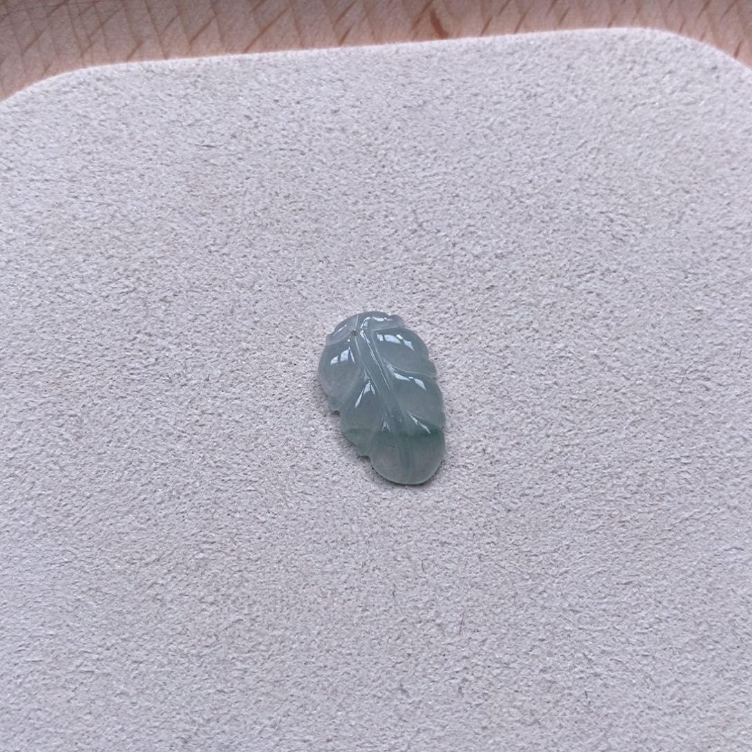 @***好翡翠未镶嵌颈饰叶子