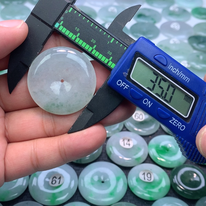 翡翠颈饰未镶嵌缅甸天然A货翡翠