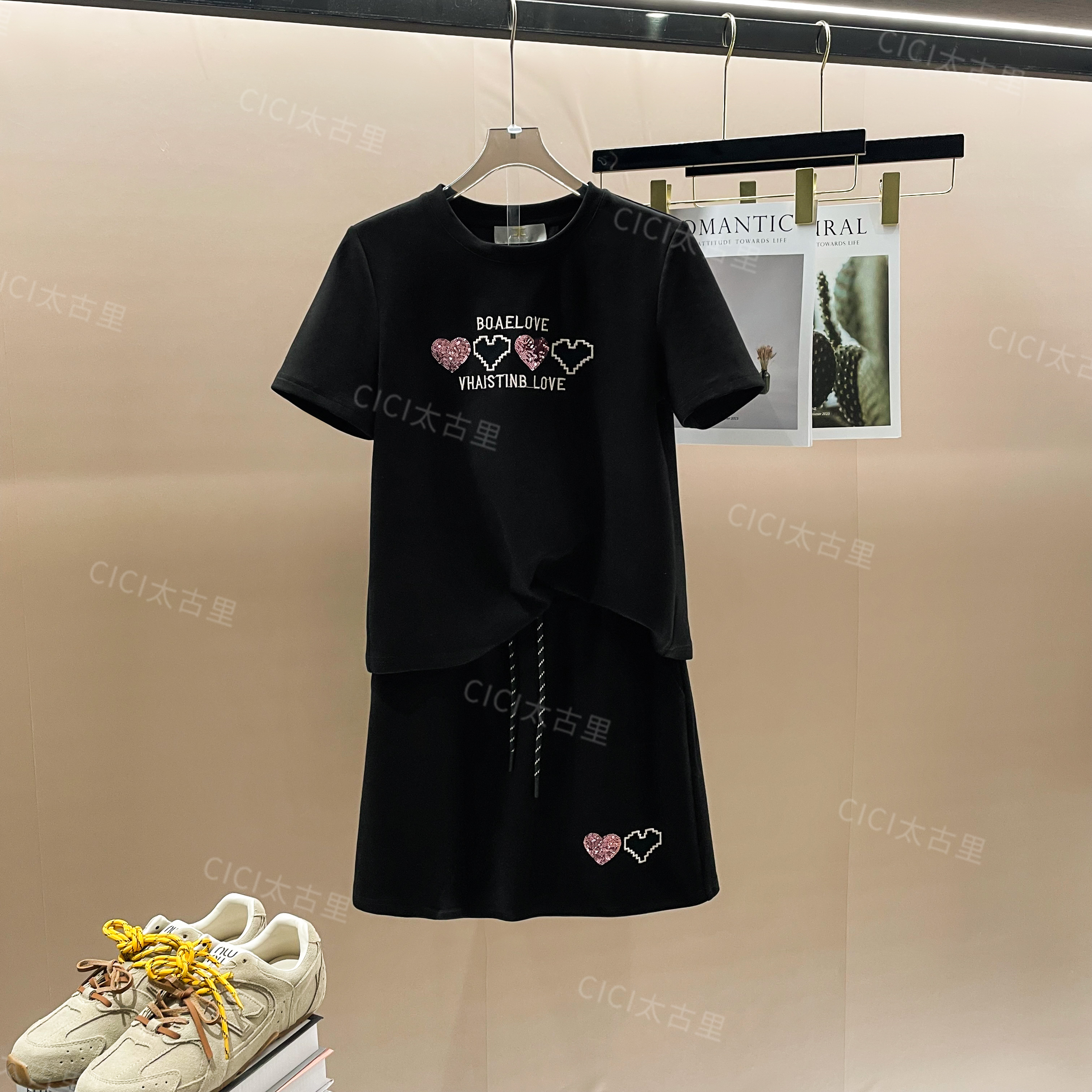 怦然晶动 时尚亮片爱心短袖T恤+高腰休闲半身裙两件套LL-4000015