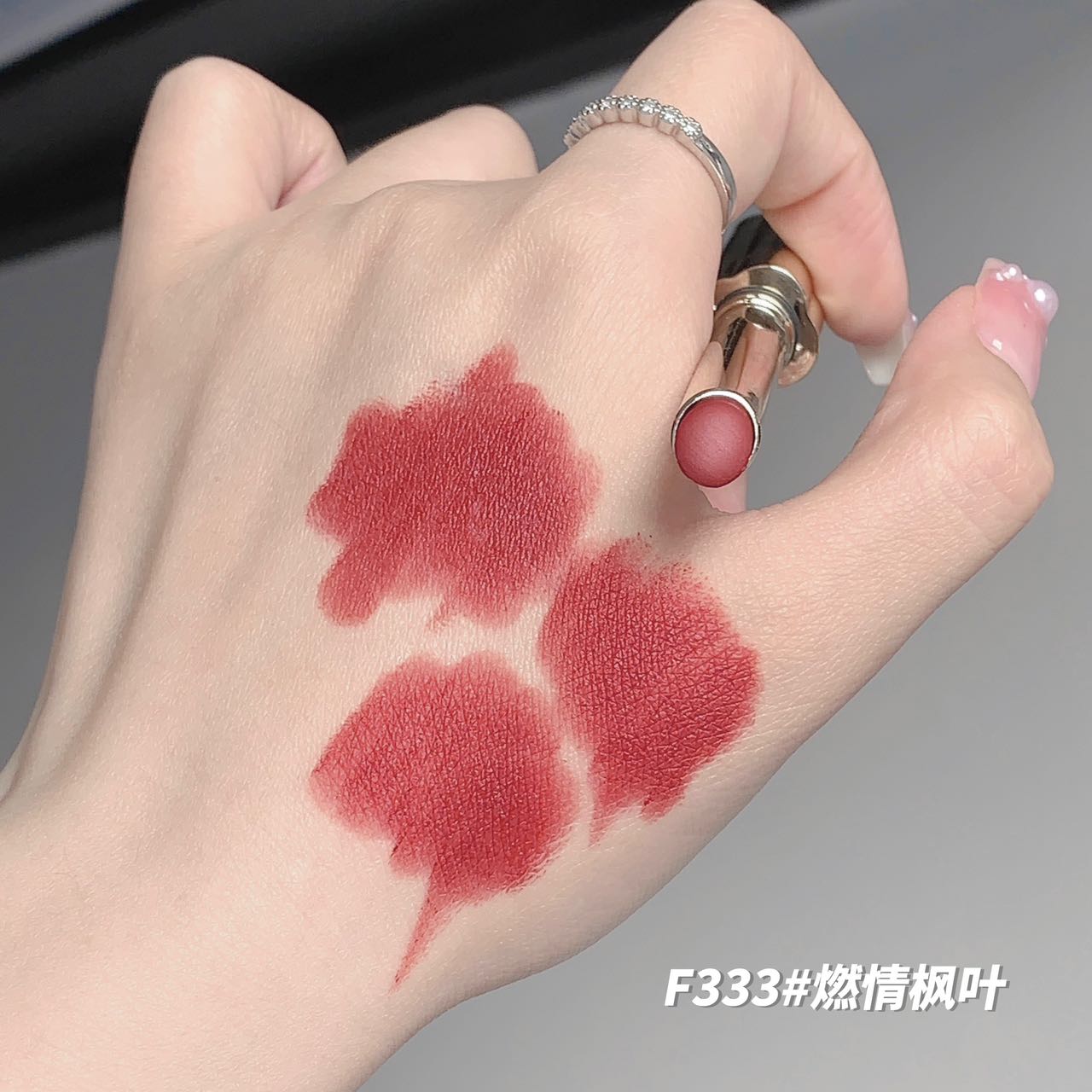 秋冬不沾杯防水口红显白保湿素颜百搭显白滋润不挑肤