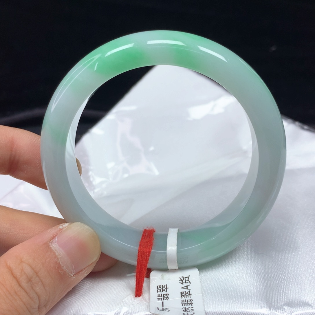 翡翠手镯（圆镯）未镶嵌54.7