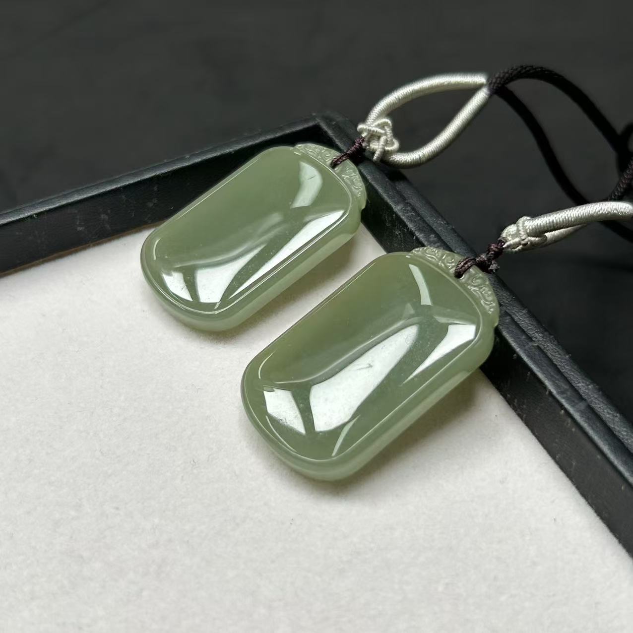 【睿泽赏宝】和田玉无事牌吊坠有瑕/多样性发一 41*24*7KS0090346