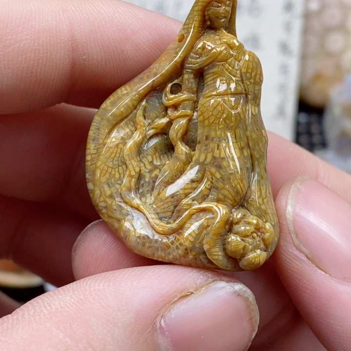 颈饰未镶嵌硅化珊瑚（珊瑚玉）