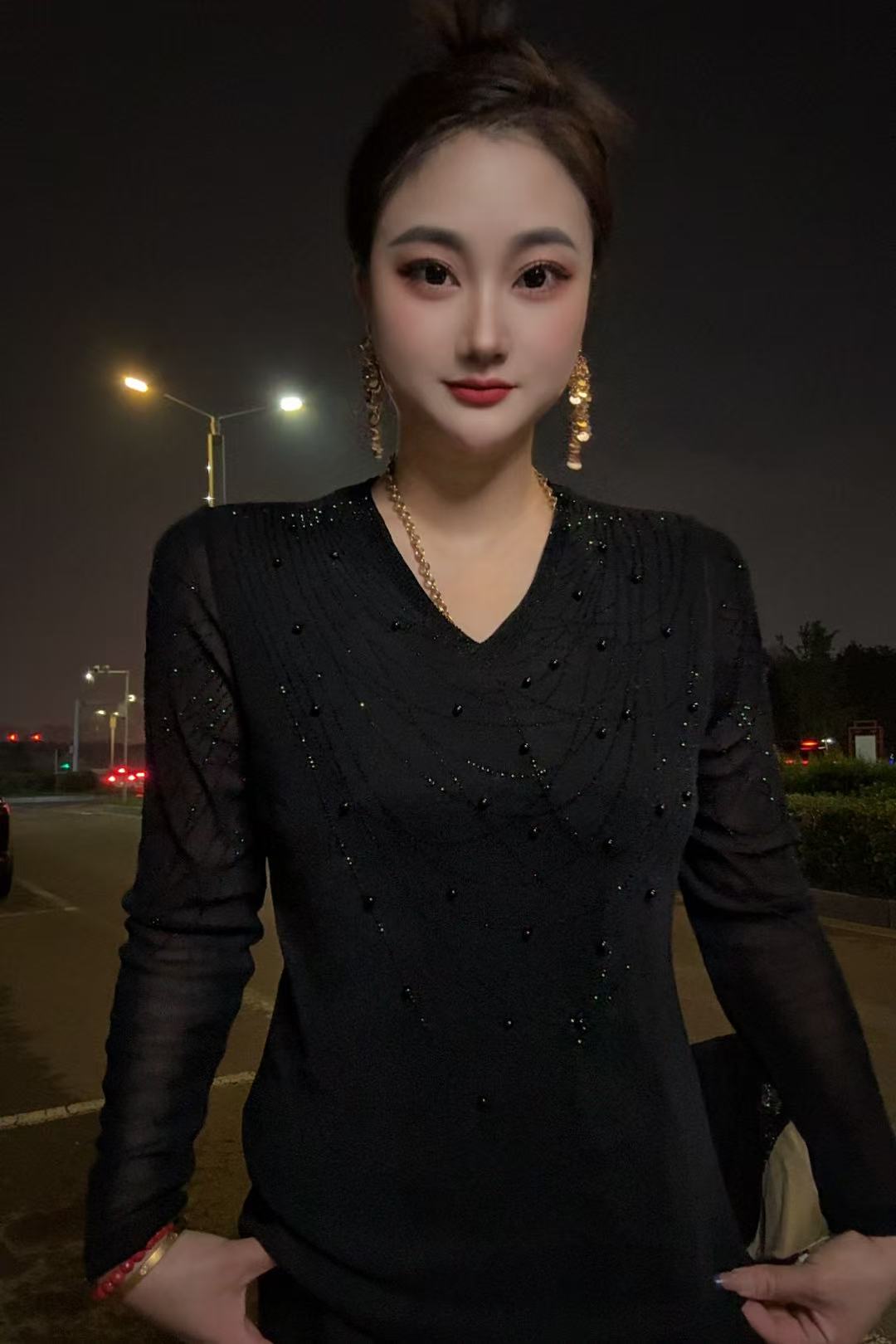 时尚显瘦早秋串珠满钻网红百搭针织衫