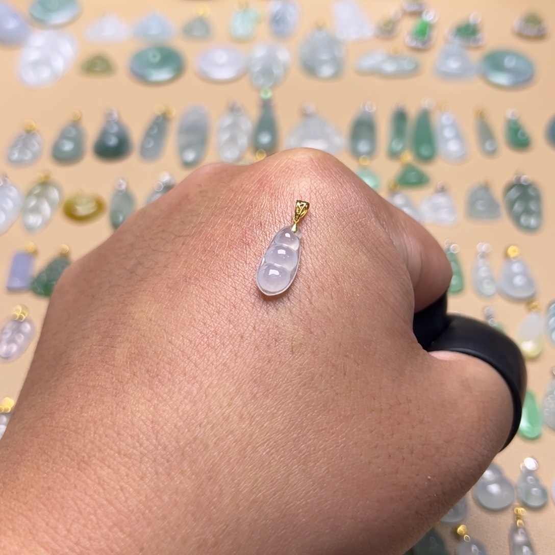 翡翠颈饰18K金镶嵌豆子