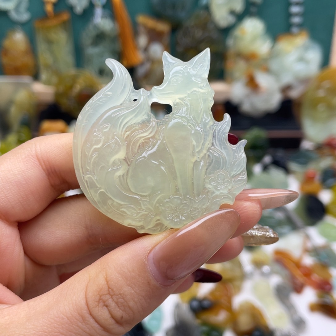 蛇纹石玉颈饰未镶嵌