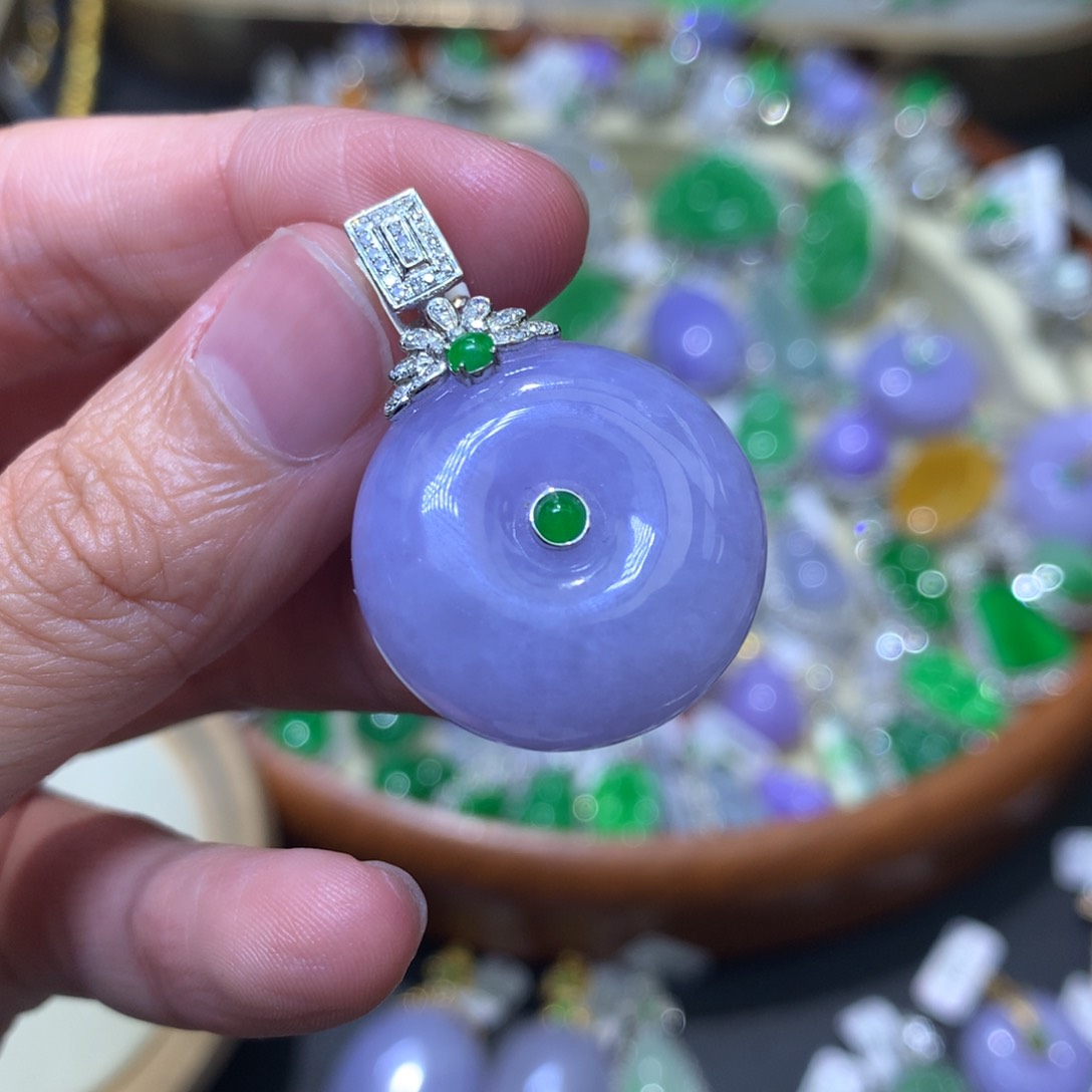 颈饰18K金镶嵌翡翠